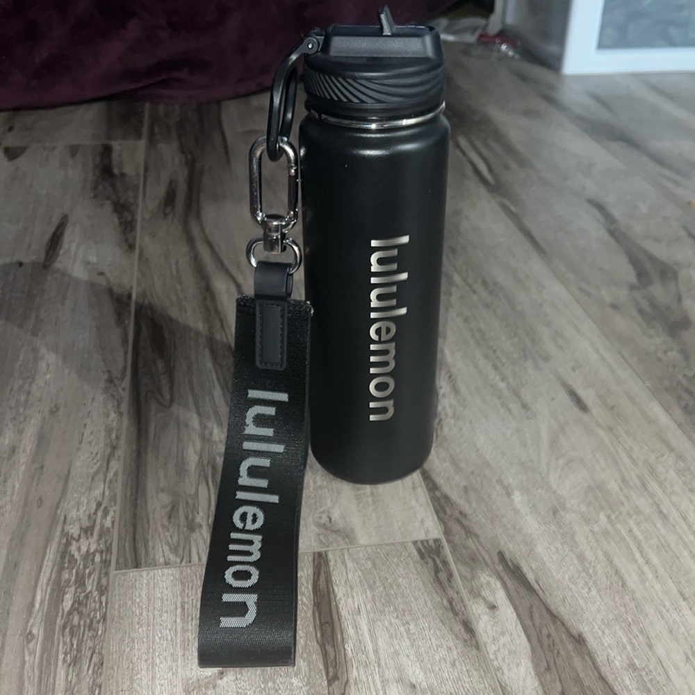 LuLulemon “back to life sport bottle” 24 ounces and “never lostkey chain”